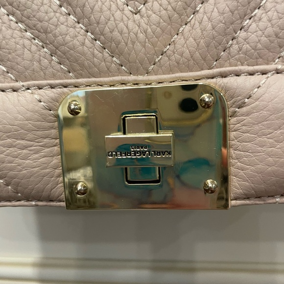 NEW. Karl Lagerfield Nude shoulder bag with gold chain strap. - Picture 4 of 6